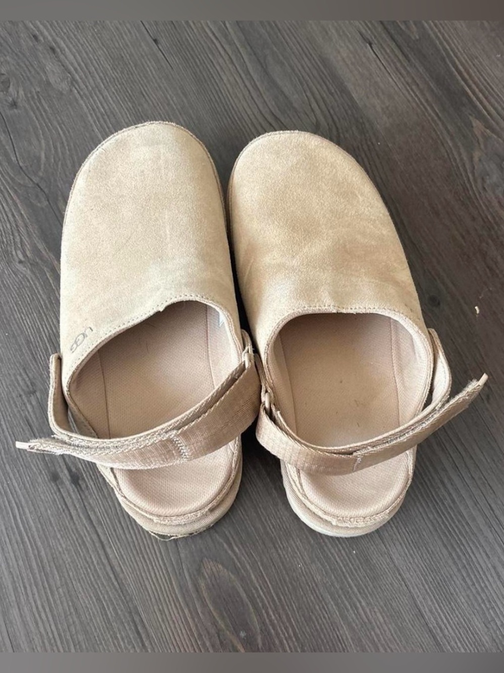 Ugg Goldenstar Clogs Sand Size 8 Like New!
